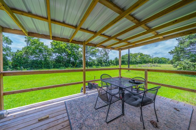 460 County Road 1260, Savoy, TX 75479
