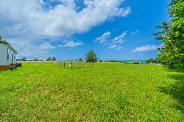 460 County Road 1260, Savoy, TX 75479