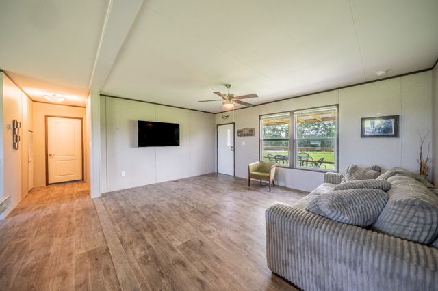 460 County Road 1260, Savoy, TX 75479