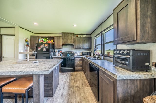 460 County Road 1260, Savoy, TX 75479