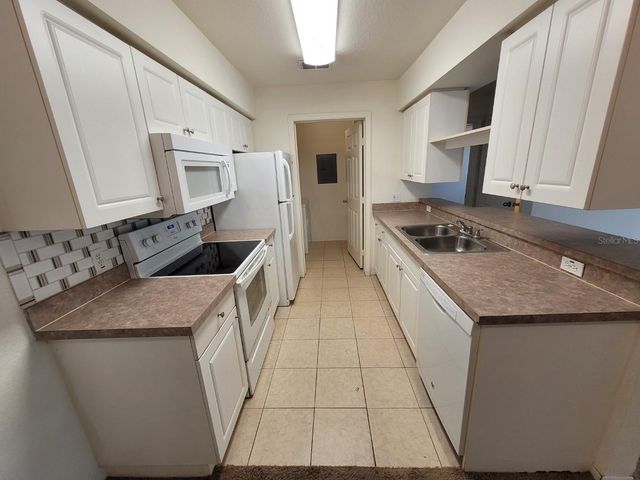 5914 WILLOW RIDGE DRIVE 101, Zephyrhills, FL 33541