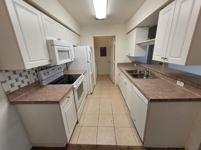 5914 WILLOW RIDGE DRIVE 101, Zephyrhills, FL 33541