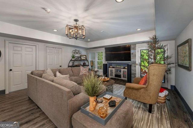 640 Goldpoint Trace, Woodstock, GA 30189