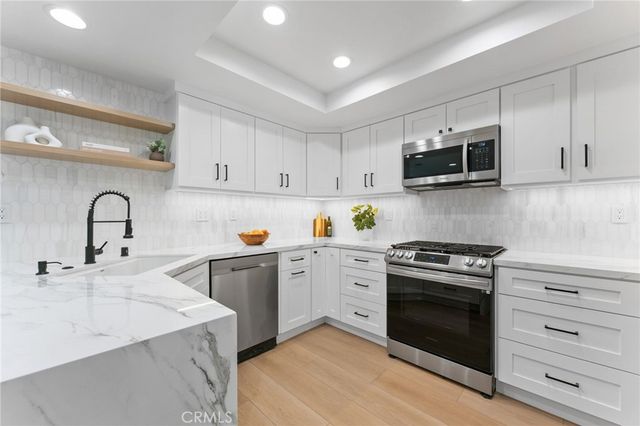 1066 Sunwood Lane, Oak Park, CA 91377