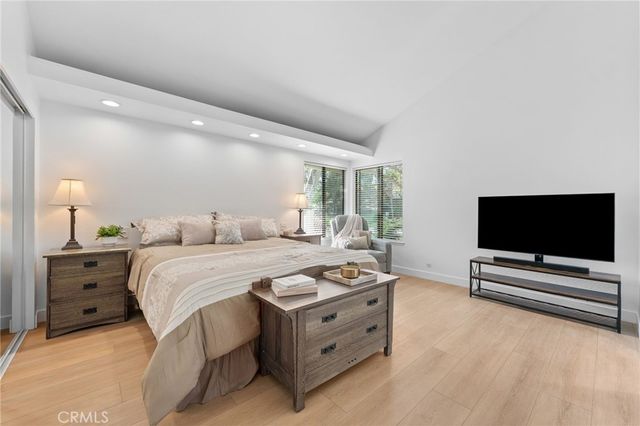 1066 Sunwood Lane, Oak Park, CA 91377