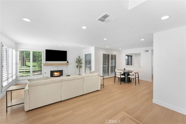 1066 Sunwood Lane, Oak Park, CA 91377