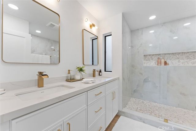 1066 Sunwood Lane, Oak Park, CA 91377