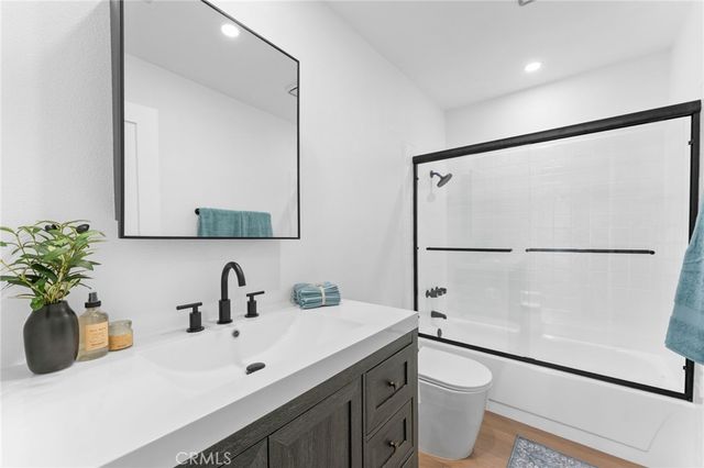 1066 Sunwood Lane, Oak Park, CA 91377