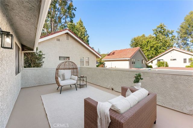 1066 Sunwood Lane, Oak Park, CA 91377