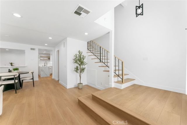 1066 Sunwood Lane, Oak Park, CA 91377