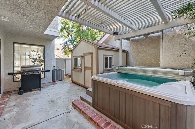 1066 Sunwood Lane, Oak Park, CA 91377