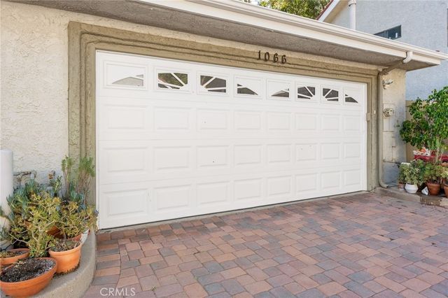 1066 Sunwood Lane, Oak Park, CA 91377