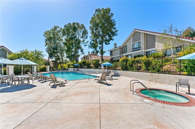 1066 Sunwood Lane, Oak Park, CA 91377
