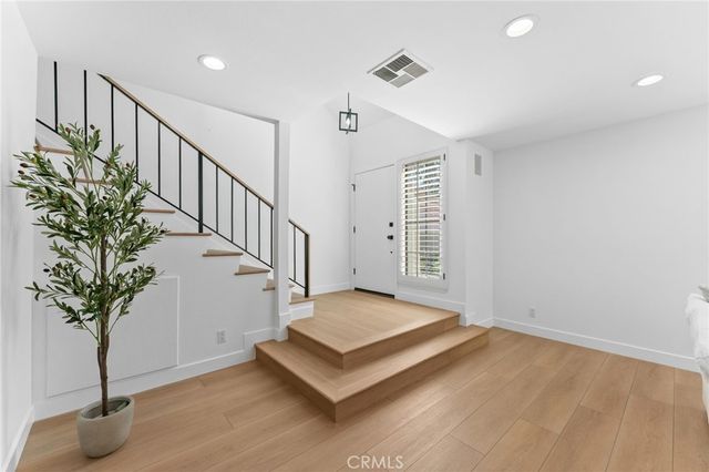 1066 Sunwood Lane, Oak Park, CA 91377