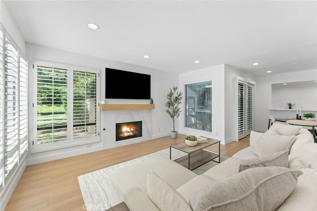 1066 Sunwood Lane, Oak Park, CA 91377