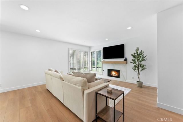 1066 Sunwood Lane, Oak Park, CA 91377