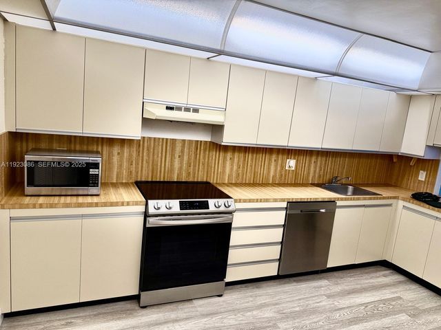 2500 Parkview Dr 1214, Hallandale Beach, FL 33009