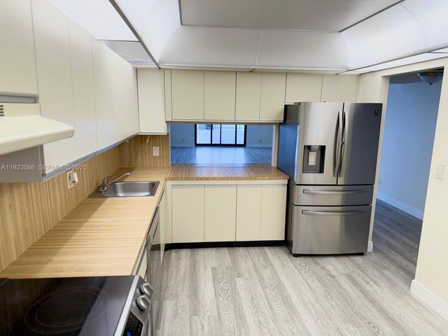 2500 Parkview Dr 1214, Hallandale Beach, FL 33009