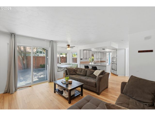 936 Ne LIJA Loop, Portland, OR 97211