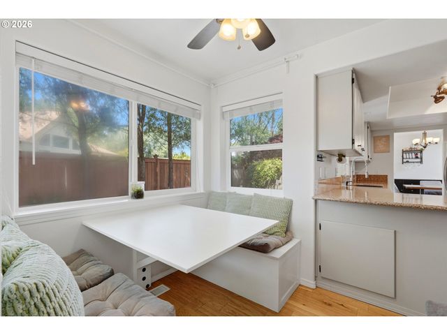 936 Ne LIJA Loop, Portland, OR 97211