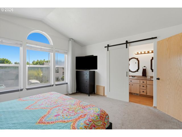 936 Ne LIJA Loop, Portland, OR 97211