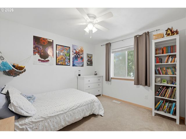 936 Ne LIJA Loop, Portland, OR 97211