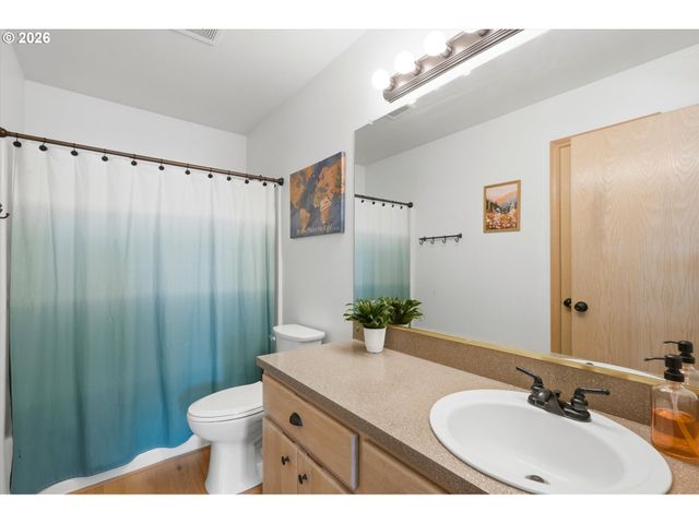 936 Ne LIJA Loop, Portland, OR 97211