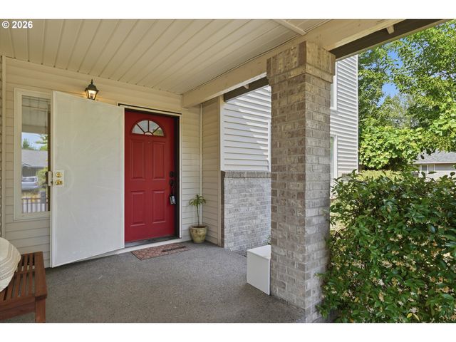 936 Ne LIJA Loop, Portland, OR 97211