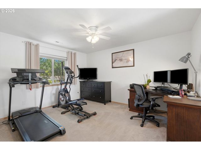 936 Ne LIJA Loop, Portland, OR 97211