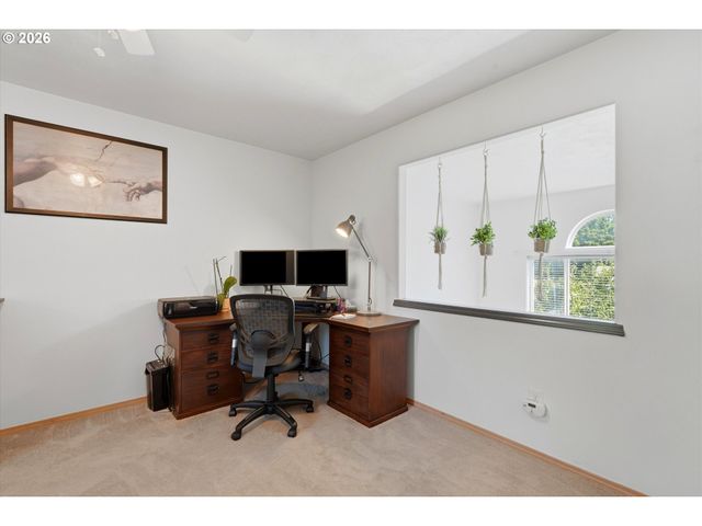 936 Ne LIJA Loop, Portland, OR 97211