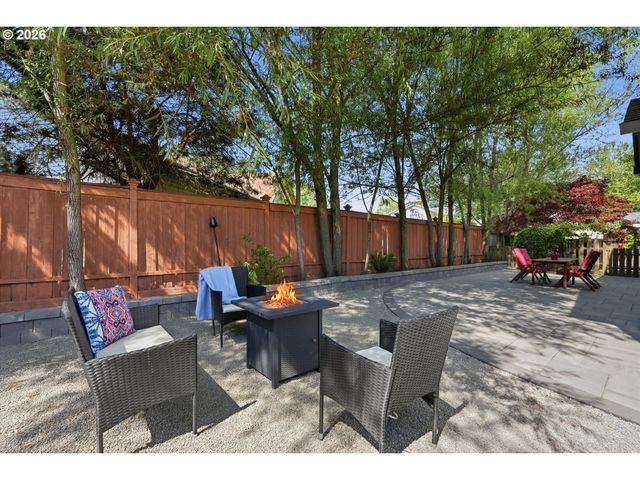 936 Ne LIJA Loop, Portland, OR 97211