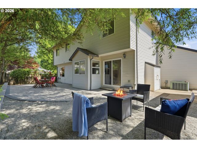 936 Ne LIJA Loop, Portland, OR 97211