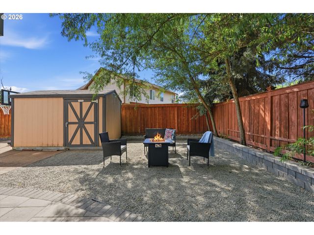 936 Ne LIJA Loop, Portland, OR 97211