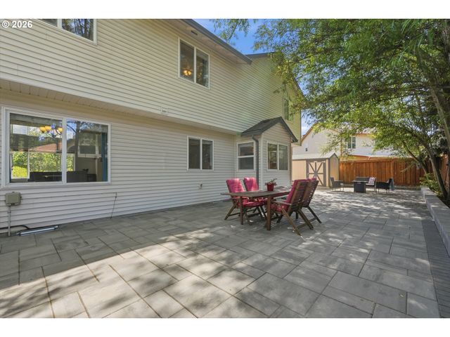 936 Ne LIJA Loop, Portland, OR 97211