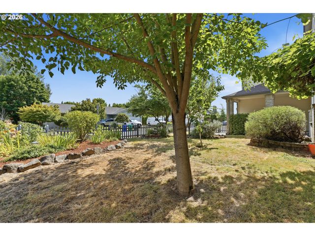 936 Ne LIJA Loop, Portland, OR 97211