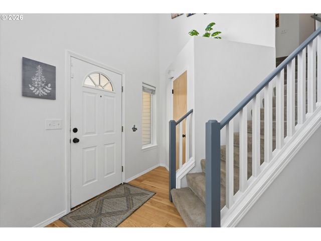 936 Ne LIJA Loop, Portland, OR 97211