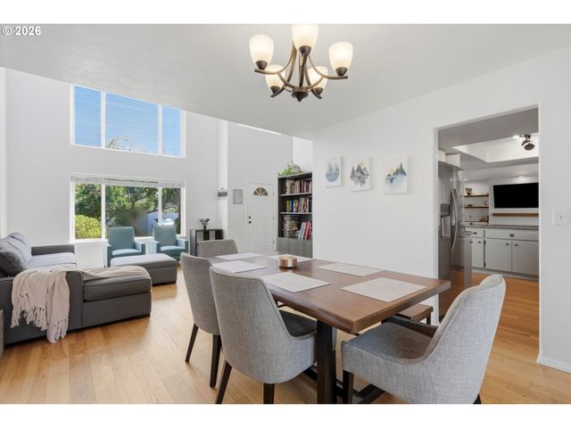 936 Ne LIJA Loop, Portland, OR 97211