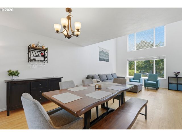 936 Ne LIJA Loop, Portland, OR 97211