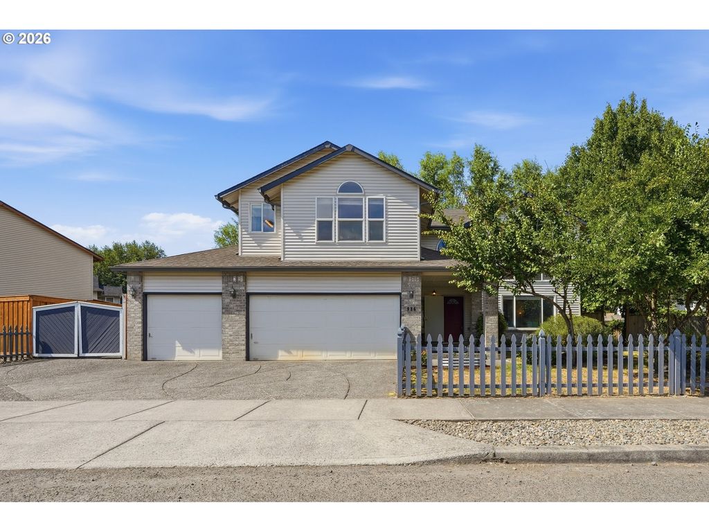 936 Ne LIJA Loop, Portland, OR 97211