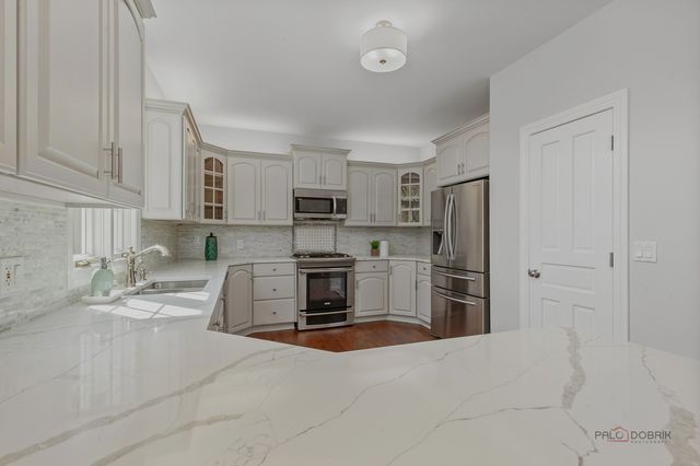 960 Danielson Court, Gurnee, IL 60031