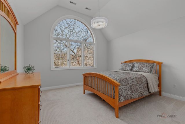 960 Danielson Court, Gurnee, IL 60031