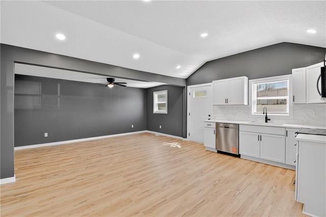 556 S Carlisle Drive, Sugar Creek, MO 64054