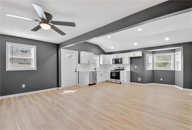 556 S Carlisle Drive, Sugar Creek, MO 64054