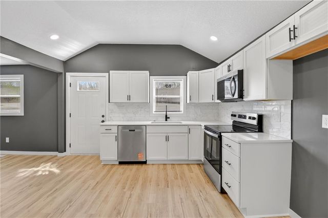 556 S Carlisle Drive, Sugar Creek, MO 64054