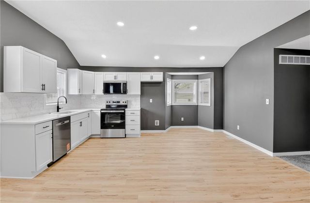 556 S Carlisle Drive, Sugar Creek, MO 64054