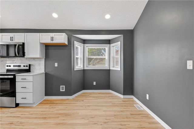 556 S Carlisle Drive, Sugar Creek, MO 64054