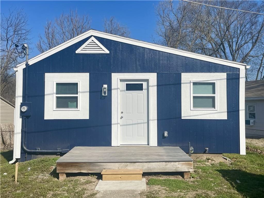 556 S Carlisle Drive, Sugar Creek, MO 64054