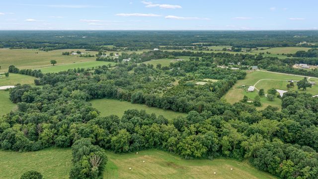 7512 COUNTY ROAD, Fulton, MO 65251