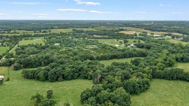 7512 COUNTY ROAD, Fulton, MO 65251