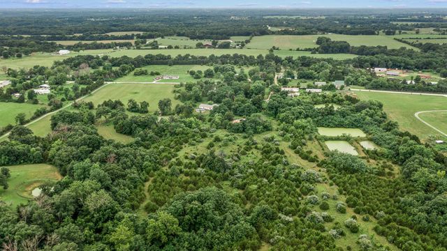 7512 COUNTY ROAD, Fulton, MO 65251